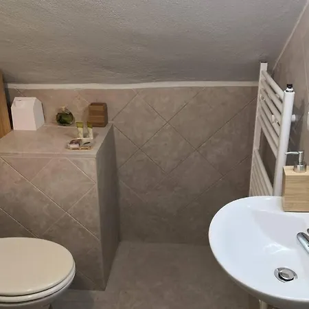 Cozy House With Garden In The Old Town Apartman
